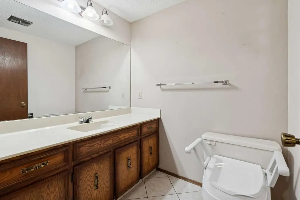 40 Scenic Place NW Calgary AB T3L1A5