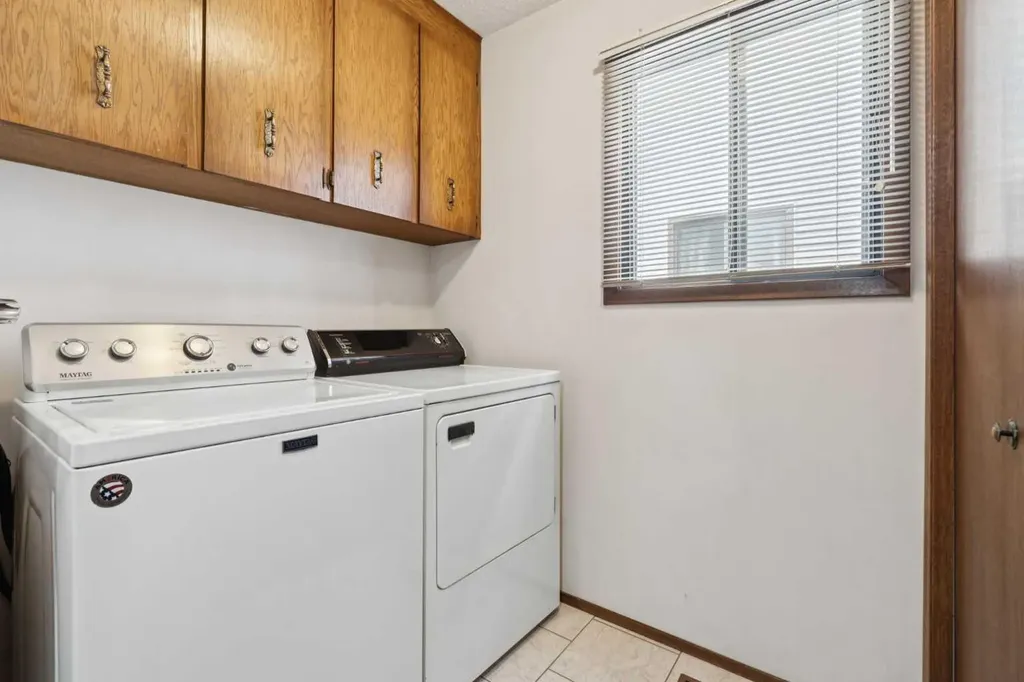 40 Scenic Place NW Calgary AB T3L1A5