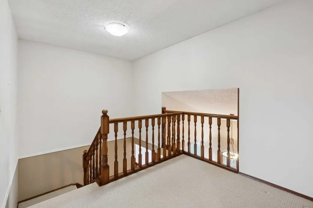 40 Scenic Place NW Calgary AB T3L1A5