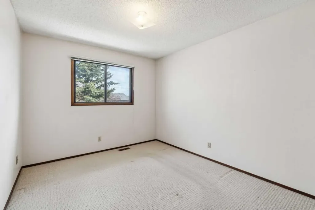40 Scenic Place NW Calgary AB T3L1A5