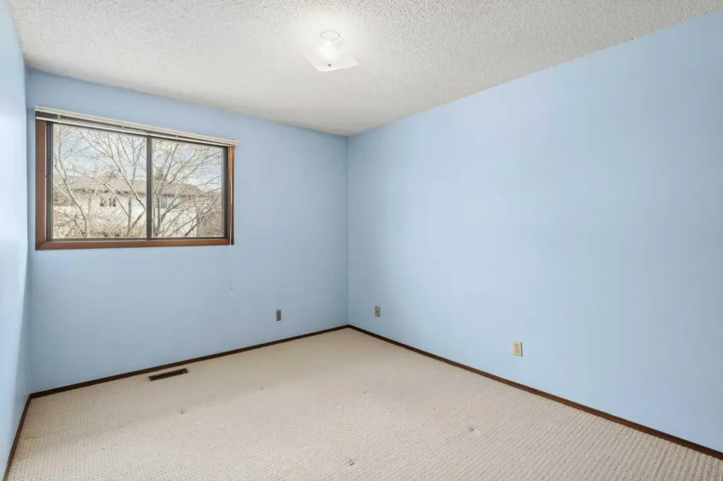 40 Scenic Place NW Calgary AB T3L1A5