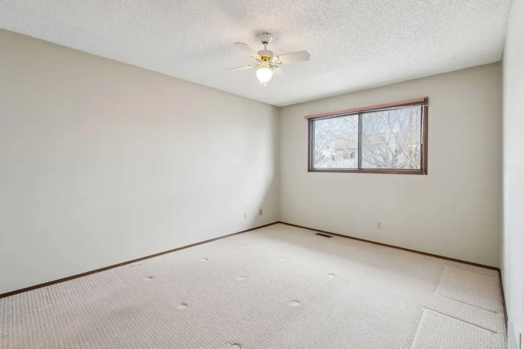 40 Scenic Place NW Calgary AB T3L1A5