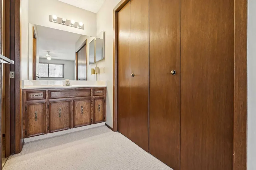40 Scenic Place NW Calgary AB T3L1A5