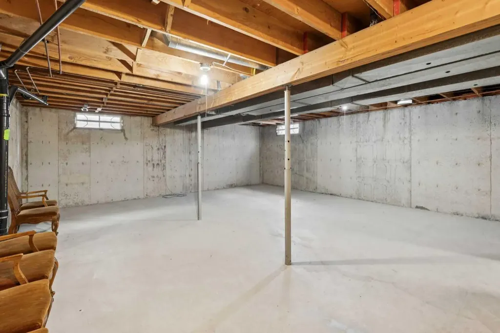 40 Scenic Place NW Calgary AB T3L1A5