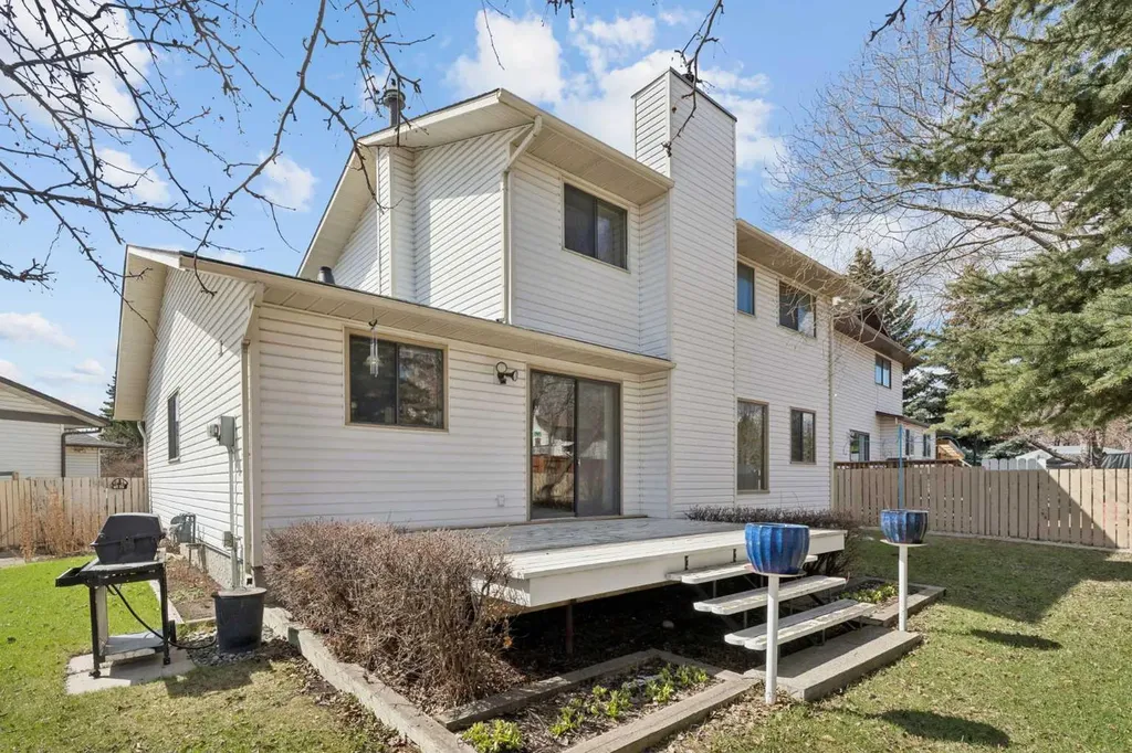 40 Scenic Place NW Calgary AB T3L1A5