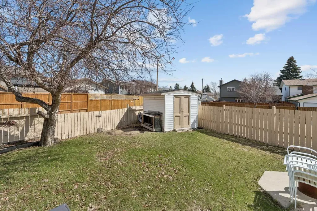 40 Scenic Place NW Calgary AB T3L1A5