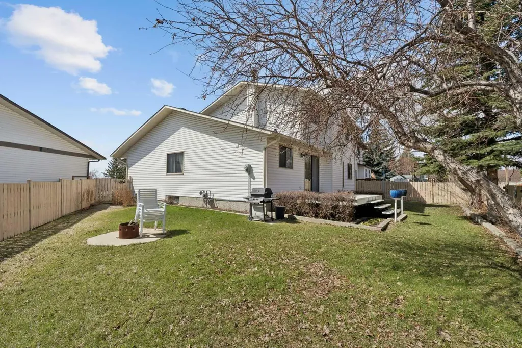 40 Scenic Place NW Calgary AB T3L1A5