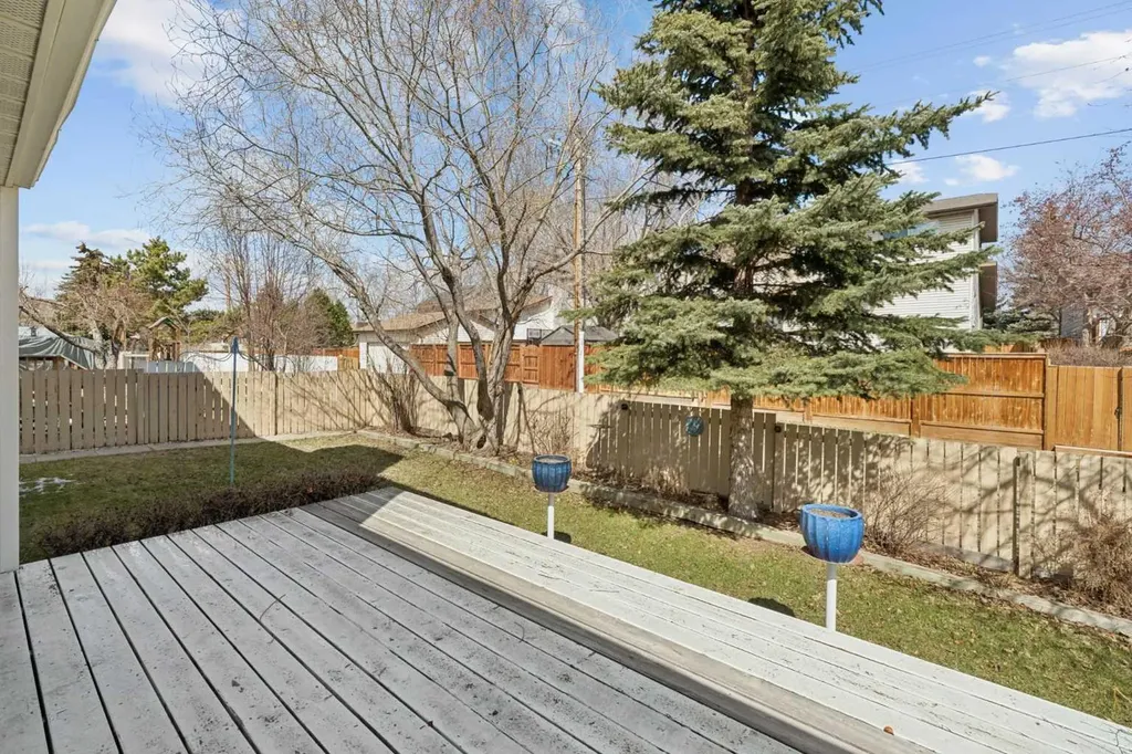 40 Scenic Place NW Calgary AB T3L1A5