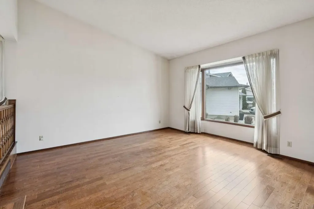 40 Scenic Place NW Calgary AB T3L1A5