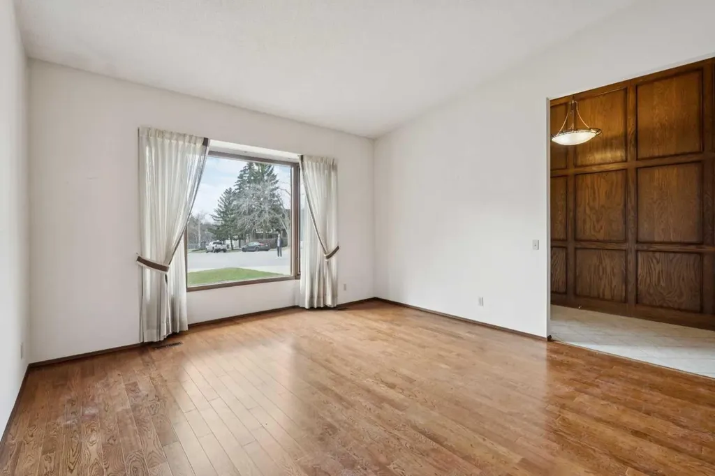 40 Scenic Place NW Calgary AB T3L1A5