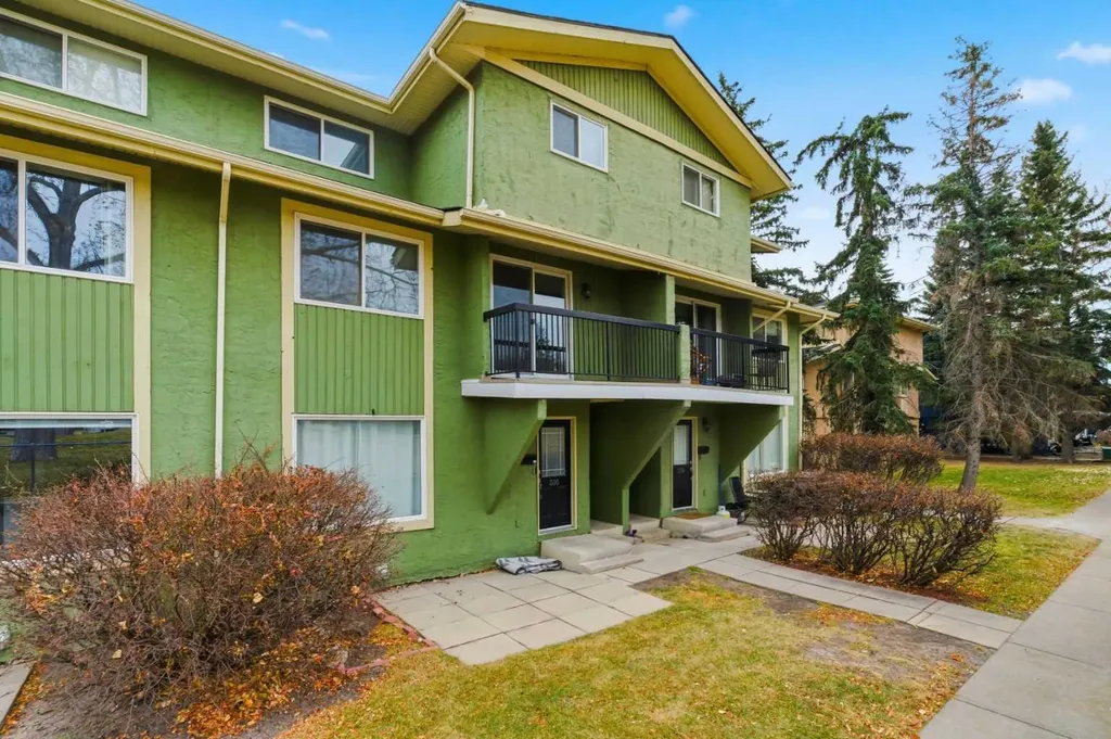 2200 Woodview Drive SW Calgary AB T2W 3N6