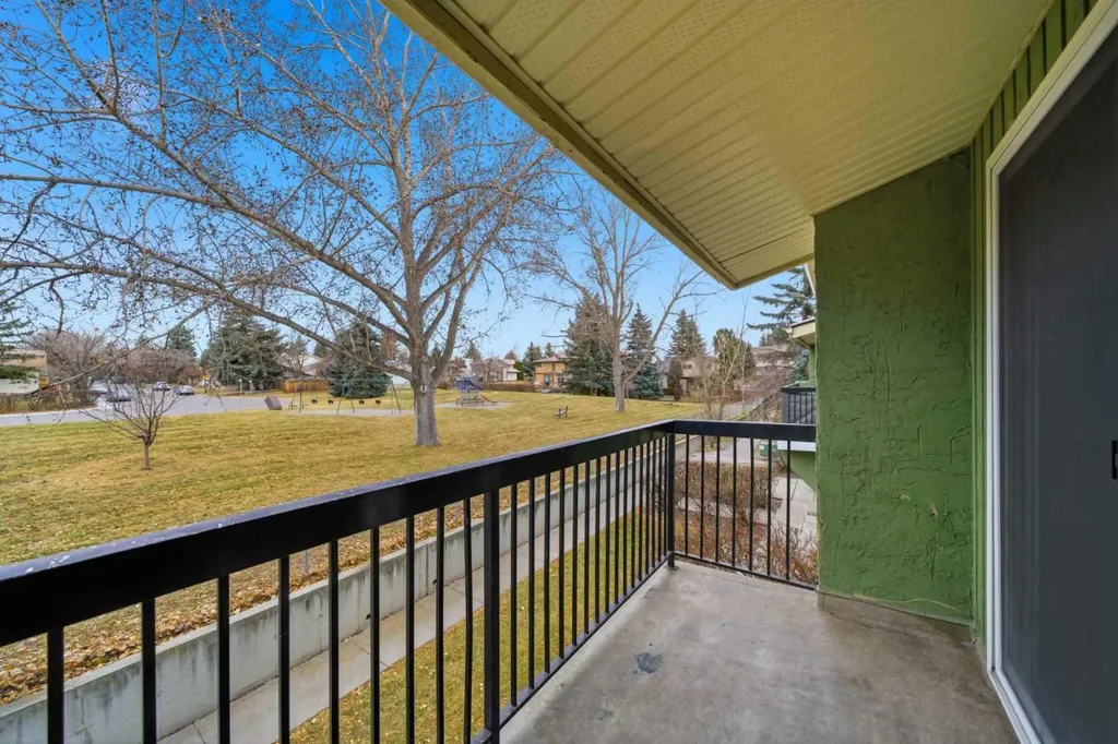 2200 Woodview Drive SW Calgary AB T2W 3N6