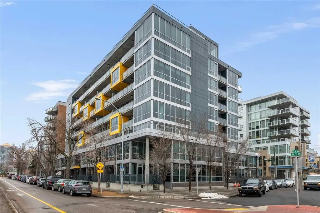 235 9a Street NW Calgary AB T2N 1T7