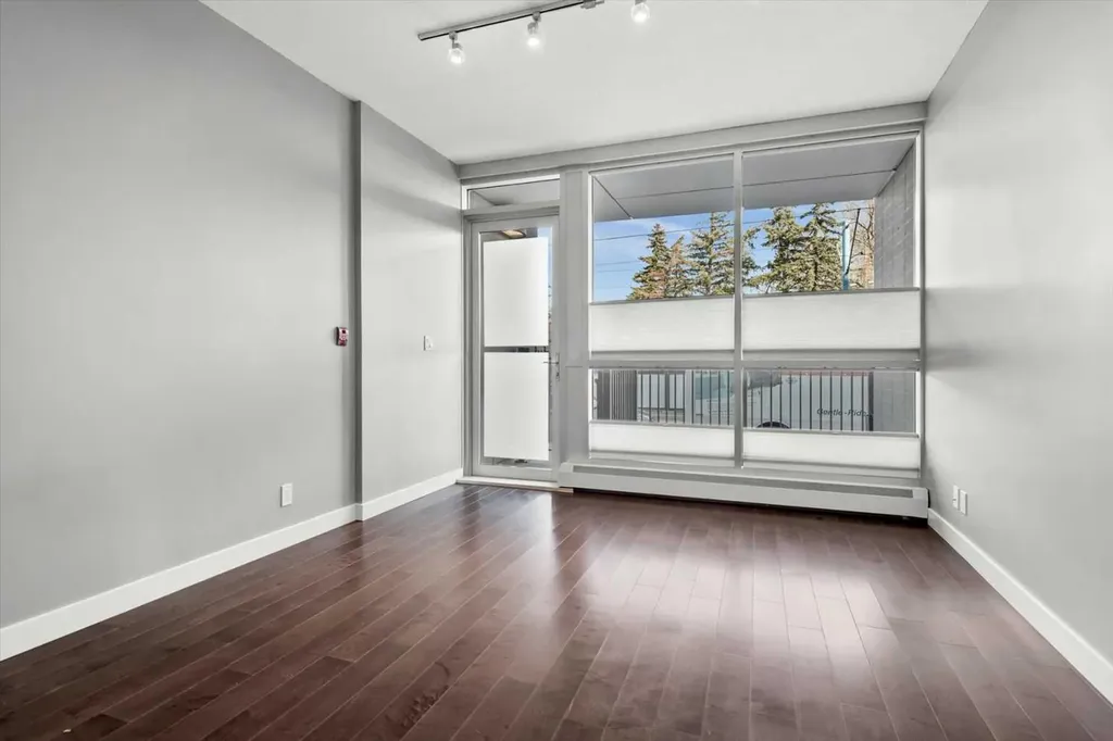 235 9a Street NW Calgary AB T2N 1T7