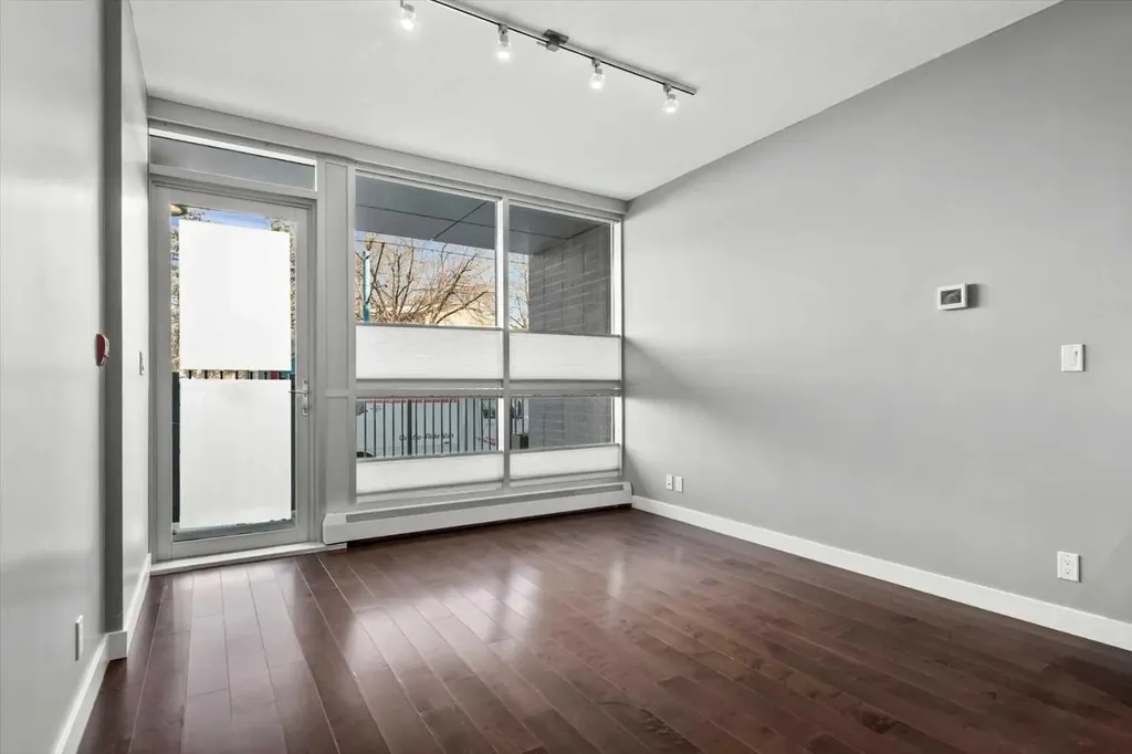 235 9a Street NW Calgary AB T2N 1T7