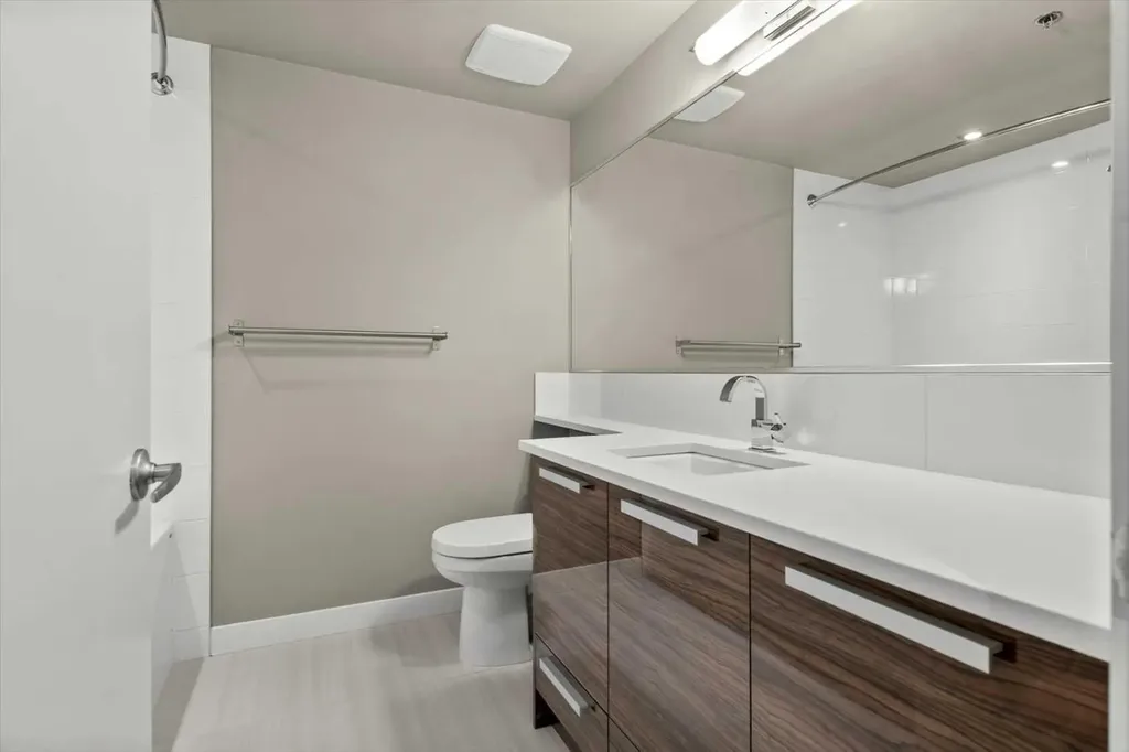 235 9a Street NW Calgary AB T2N 1T7