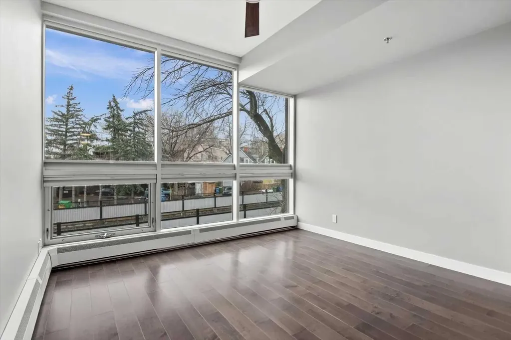 235 9a Street NW Calgary AB T2N 1T7