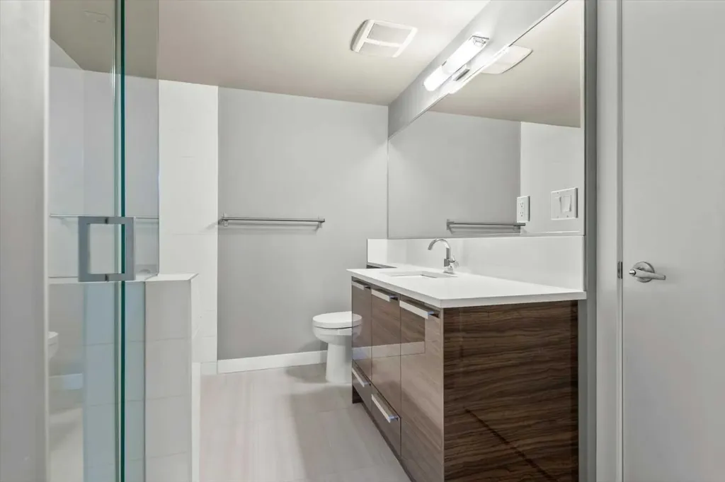 235 9a Street NW Calgary AB T2N 1T7