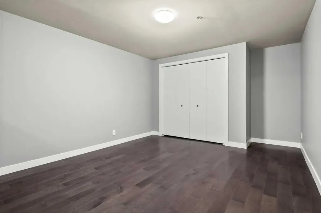 235 9a Street NW Calgary AB T2N 1T7
