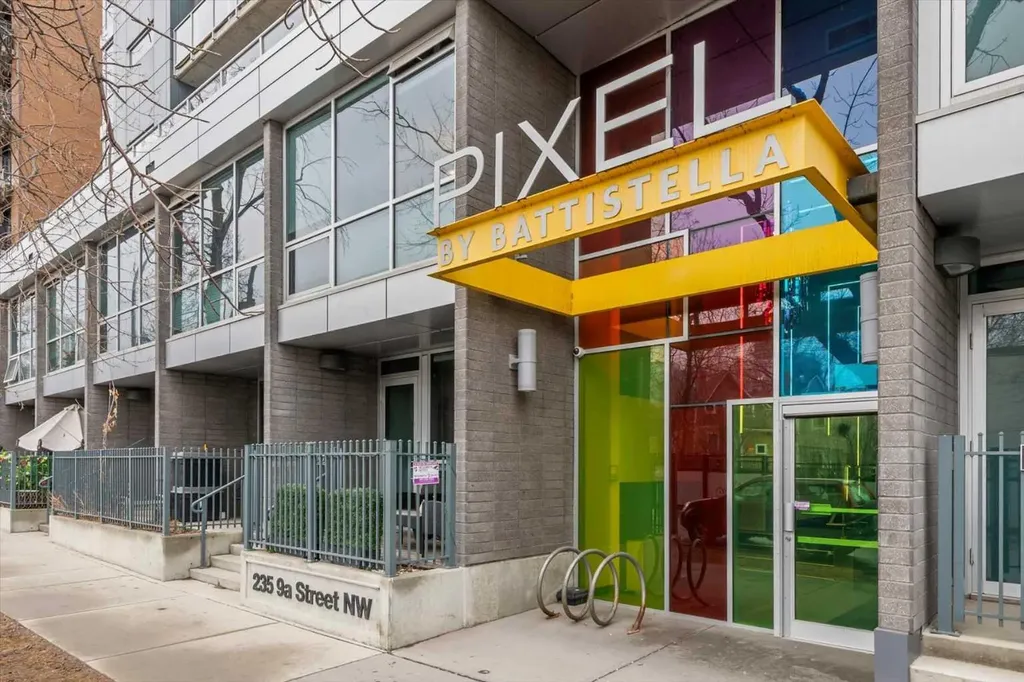 235 9a Street NW Calgary AB T2N 1T7