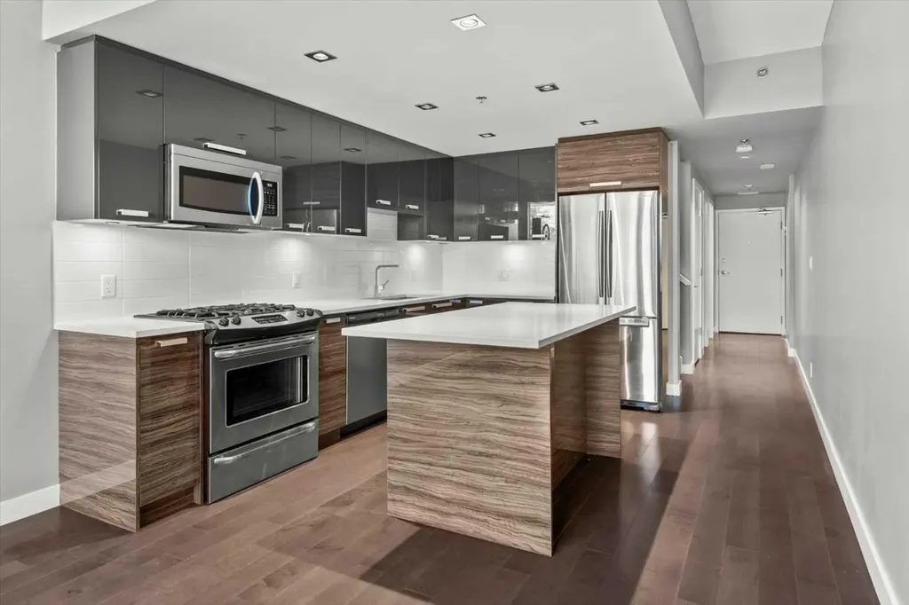 235 9a Street NW Calgary AB T2N 1T7