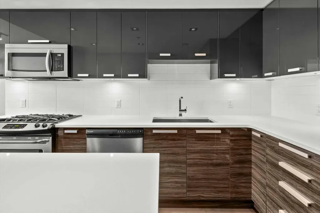 235 9a Street NW Calgary AB T2N 1T7