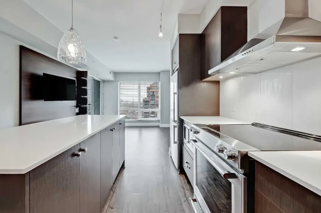 930 6 Avenue SW Calgary AB T2P 1J3