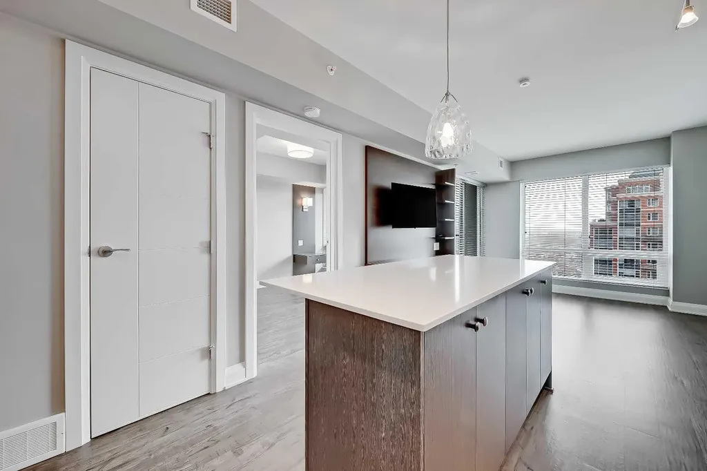 930 6 Avenue SW Calgary AB T2P 1J3