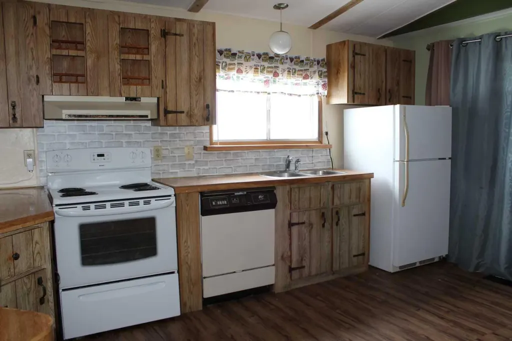 202 7th Avenue SE Manning AB T0H 2M0