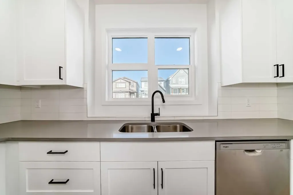 30 Rochester View NW Calgary AB T3L 0M8