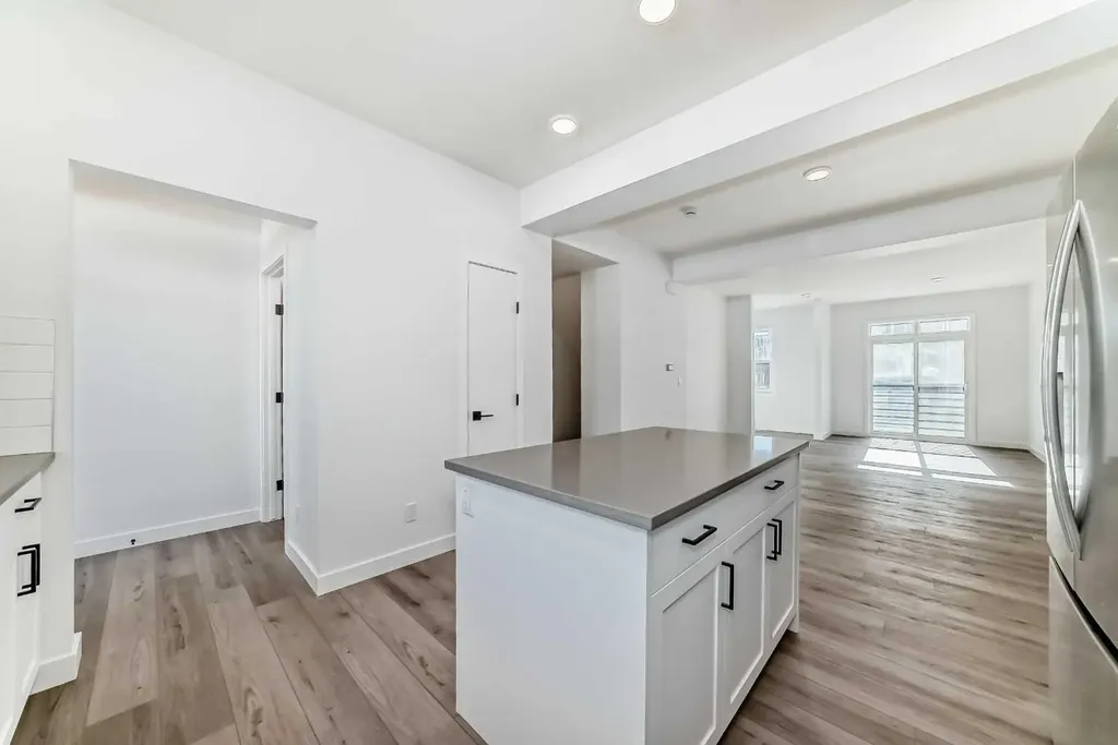 30 Rochester View NW Calgary AB T3L 0M8