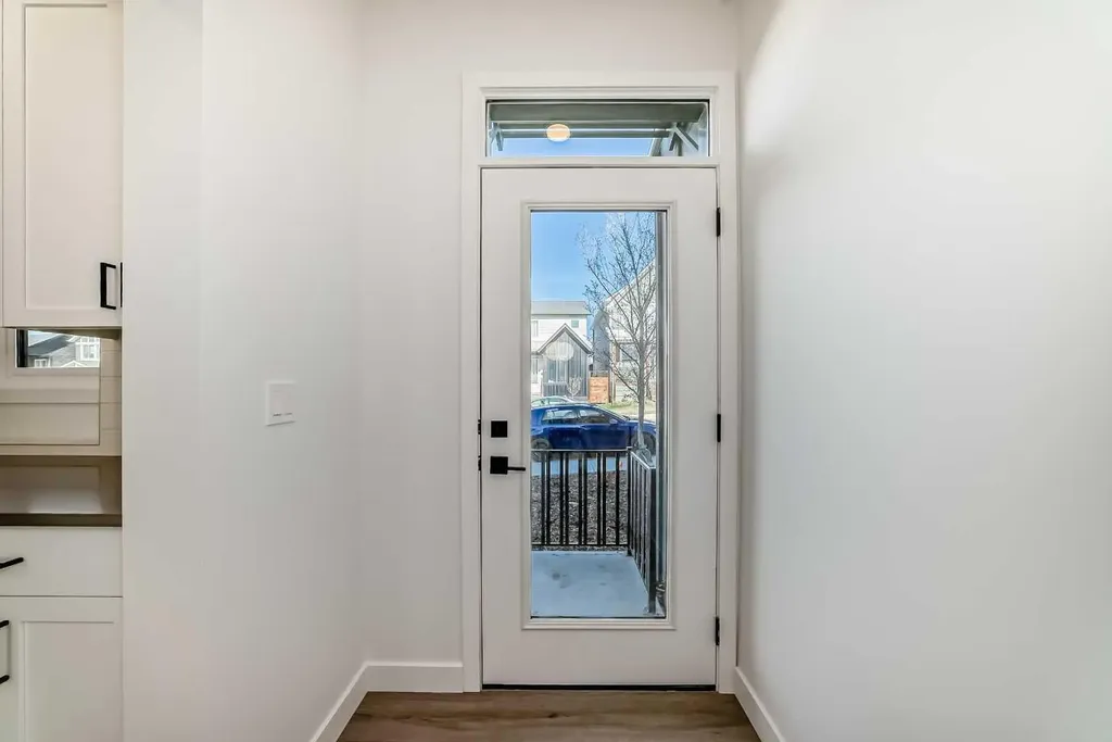 30 Rochester View NW Calgary AB T3L 0M8