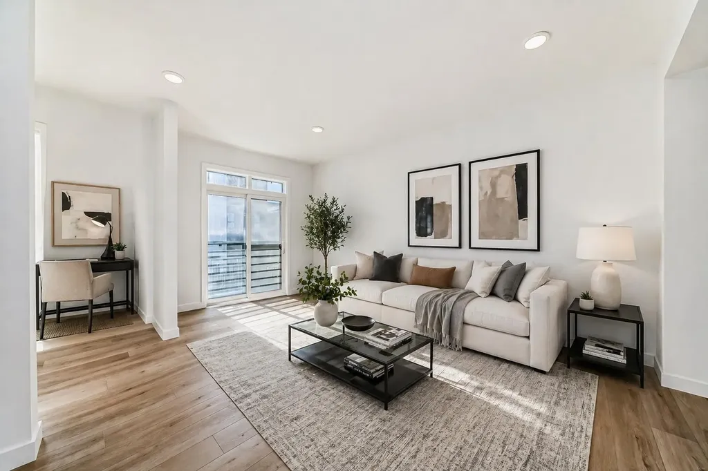30 Rochester View NW Calgary AB T3L 0M8