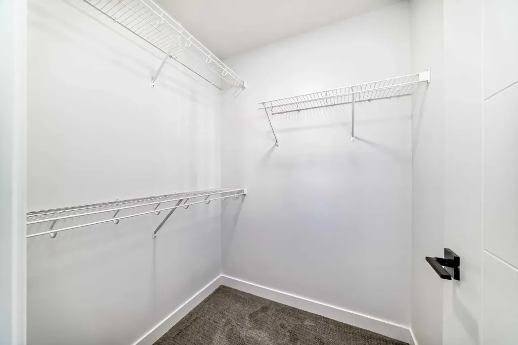 30 Rochester View NW Calgary AB T3L 0M8