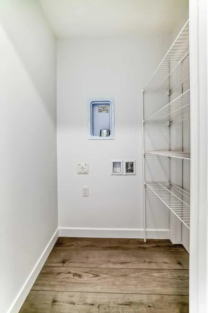 30 Rochester View NW Calgary AB T3L 0M8