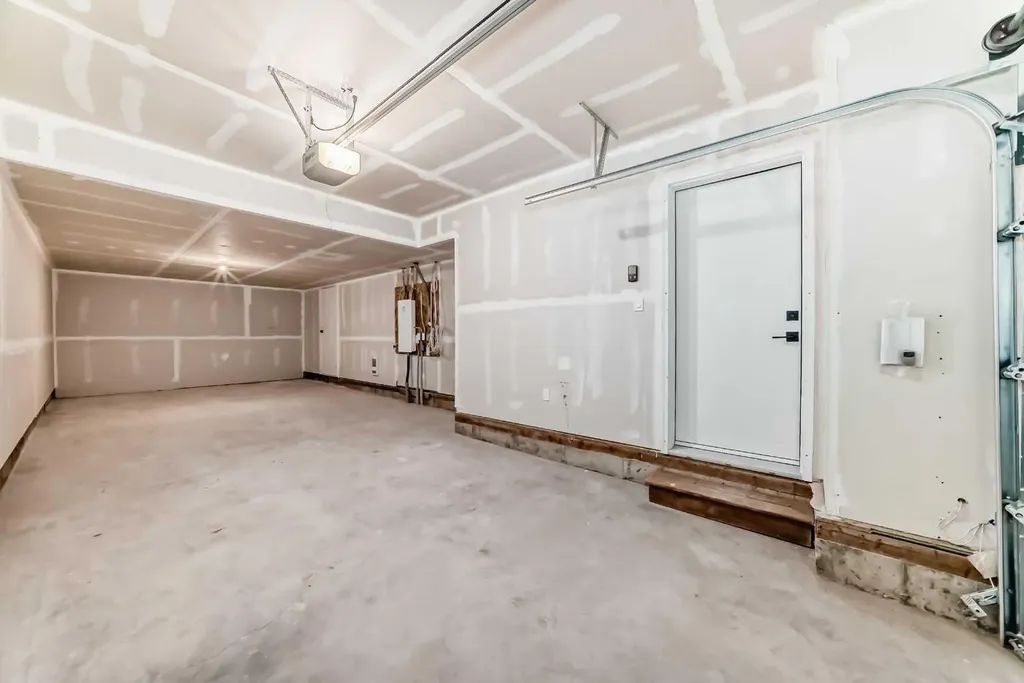 30 Rochester View NW Calgary AB T3L 0M8