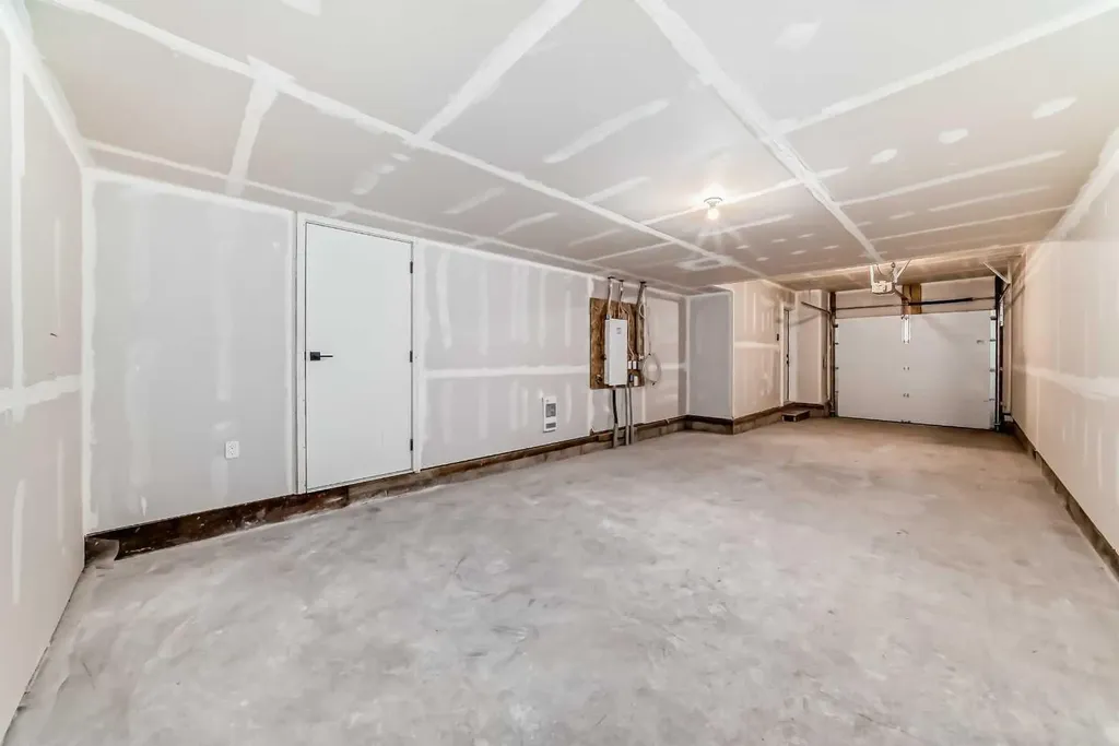 30 Rochester View NW Calgary AB T3L 0M8