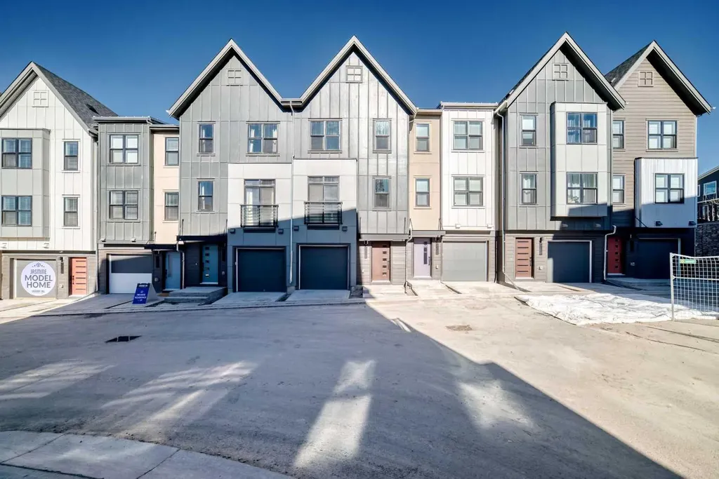 30 Rochester View NW Calgary AB T3L 0M8
