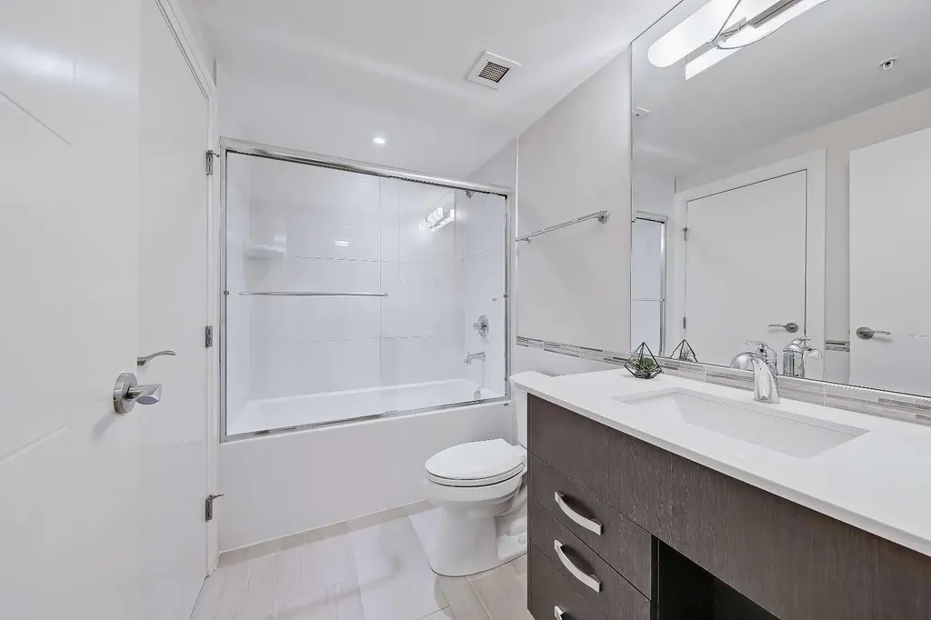 930 6 Avenue SW Calgary AB T2P 1J3