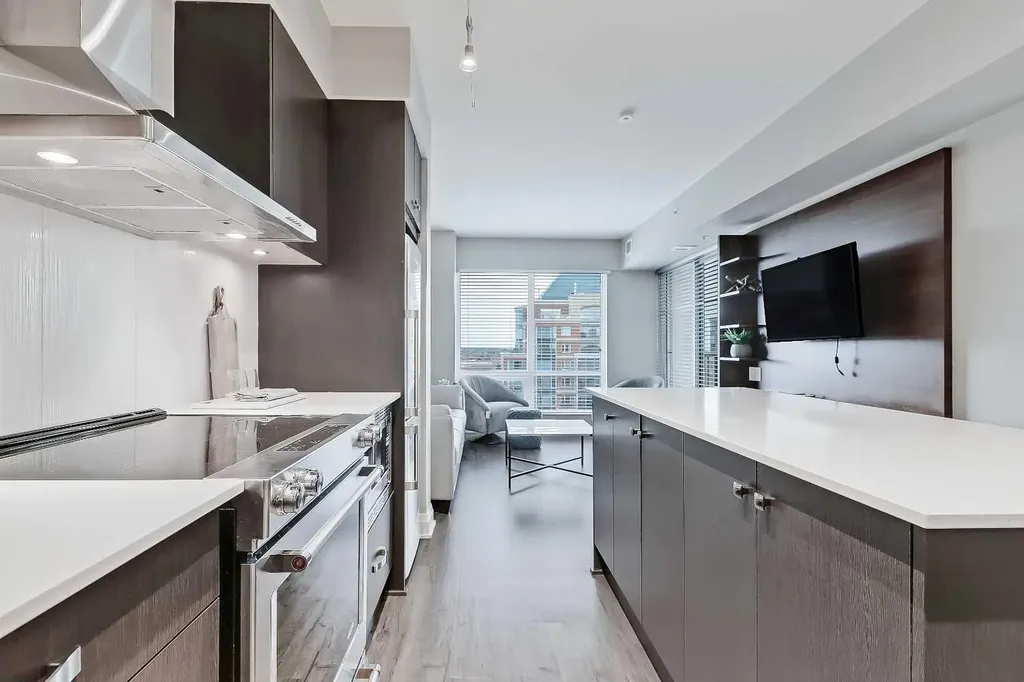 930 6 Avenue SW Calgary AB T2P 1J3
