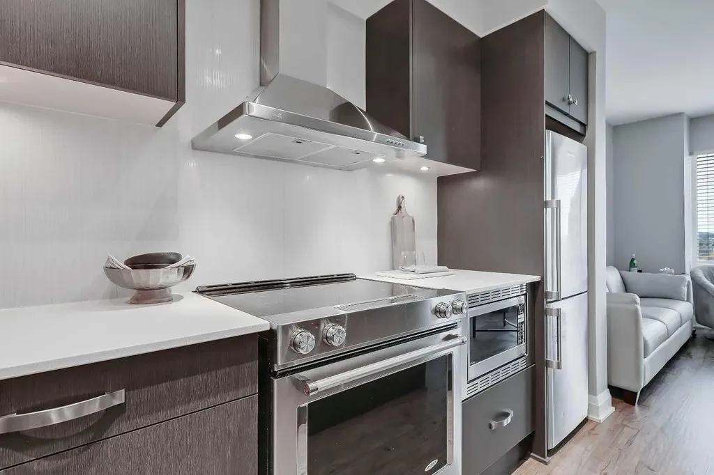 930 6 Avenue SW Calgary AB T2P 1J3
