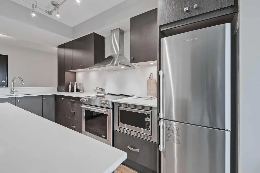 930 6 Avenue SW Calgary AB T2P 1J3