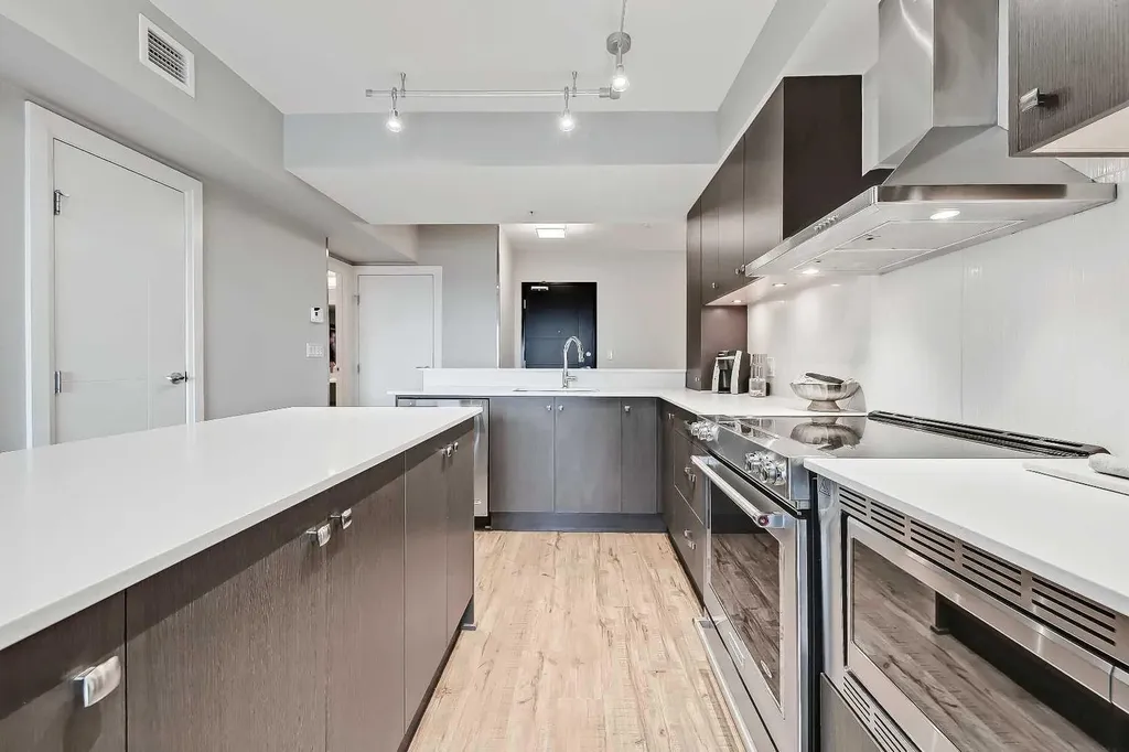 930 6 Avenue SW Calgary AB T2P 1J3