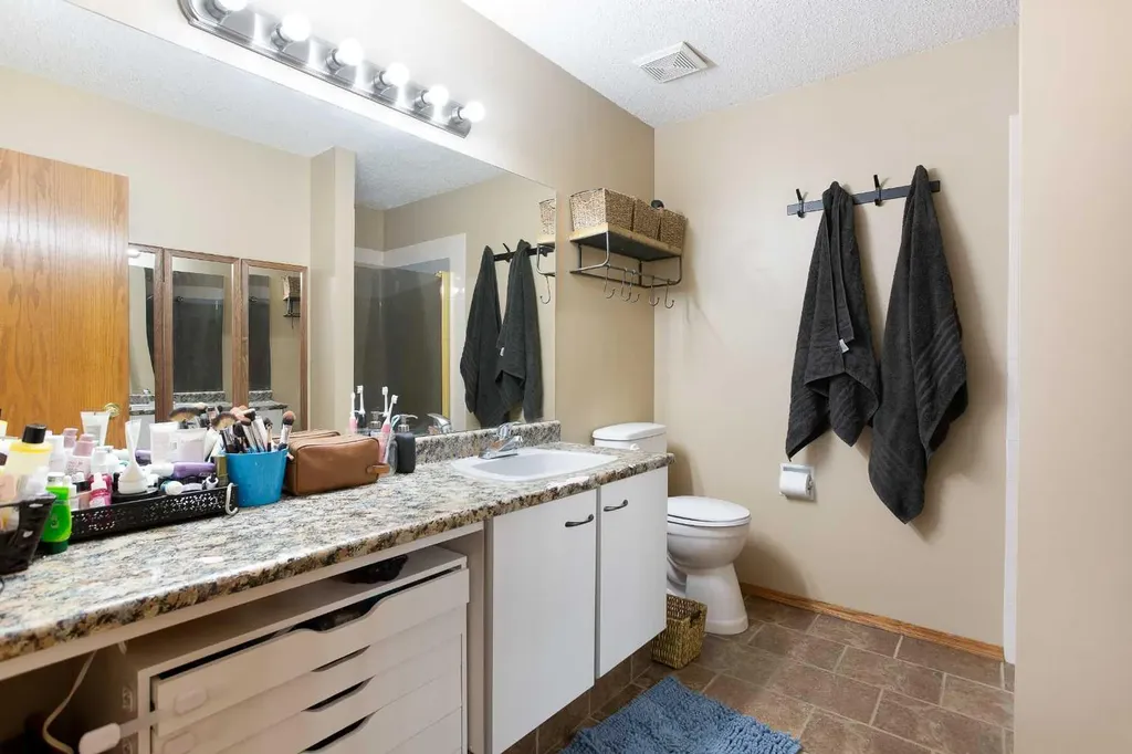 1771 Meadowbrook Drive SE Airdrie AB T4A 2A4
