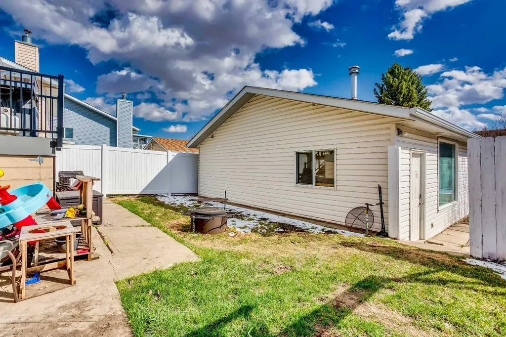 1771 Meadowbrook Drive SE Airdrie AB T4A 2A4