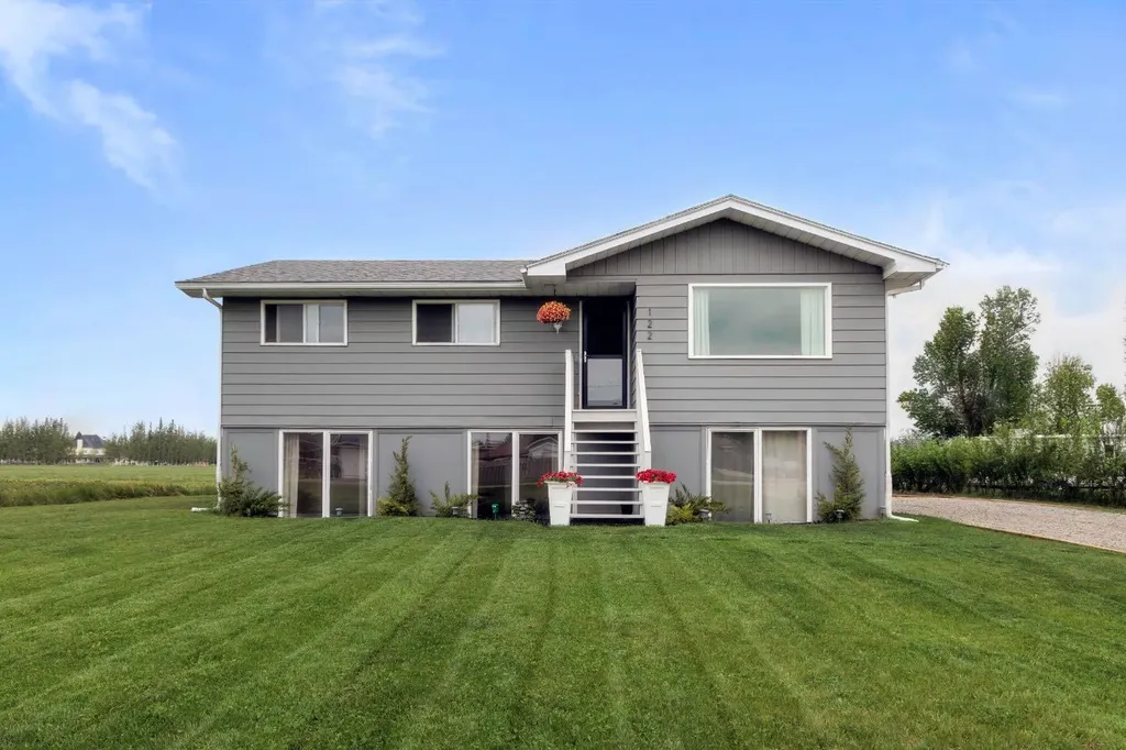 122 S 3 Street W Magrath AB T0K 1J0
