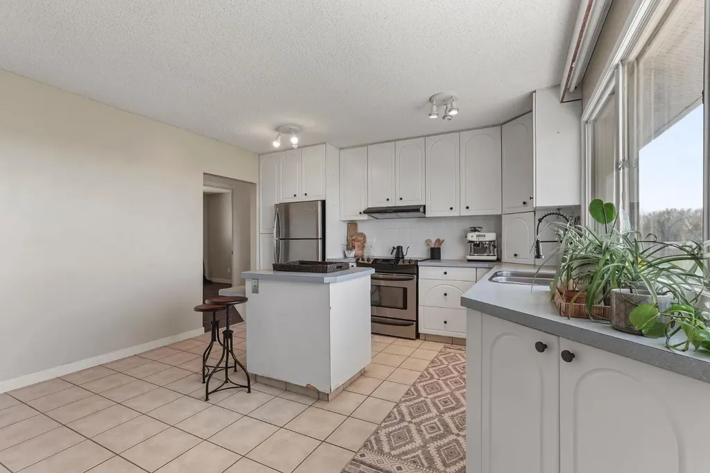 122 S 3 Street W Magrath AB T0K 1J0