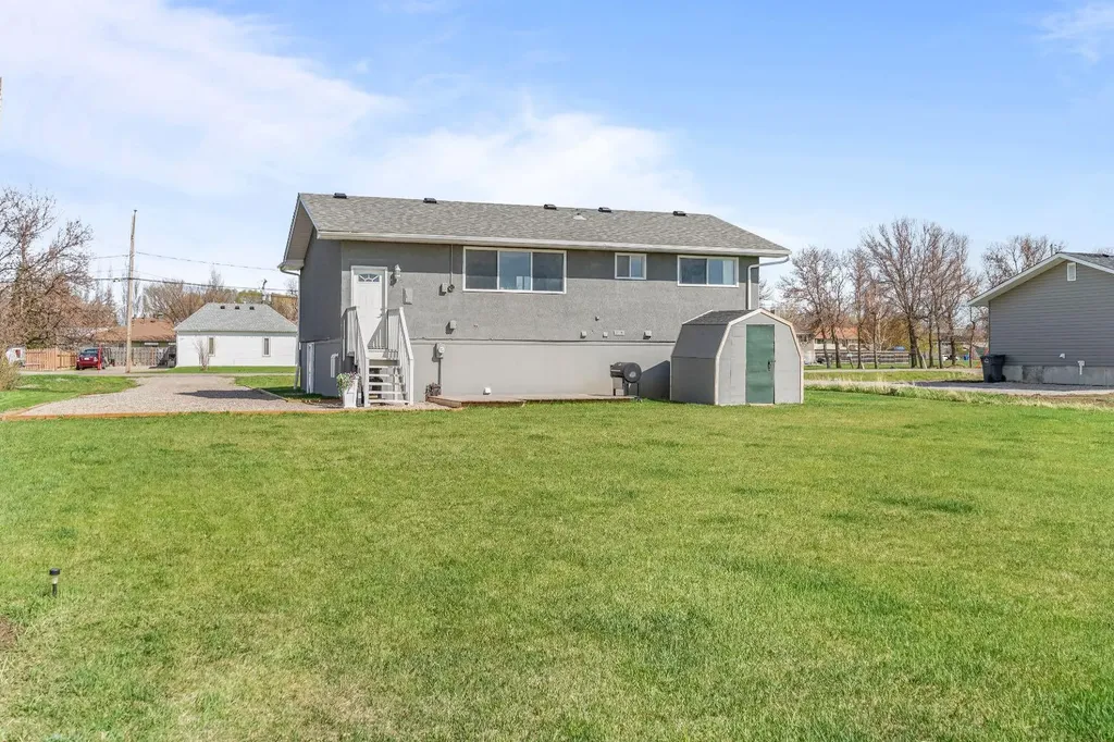 122 S 3 Street W Magrath AB T0K 1J0