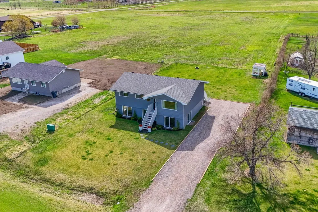 122 S 3 Street W Magrath AB T0K 1J0