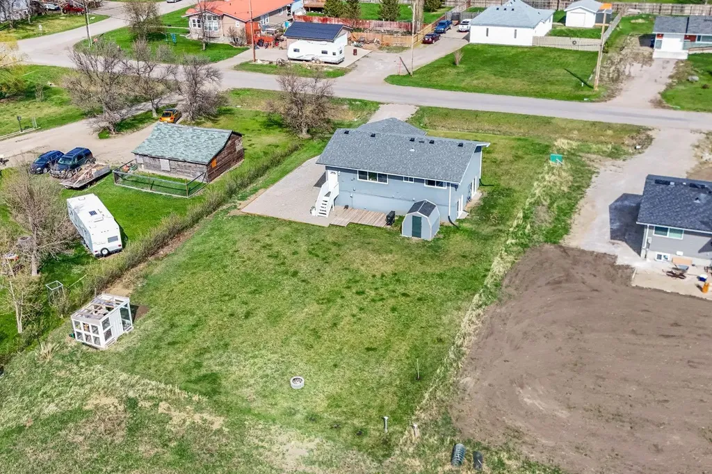 122 S 3 Street W Magrath AB T0K 1J0